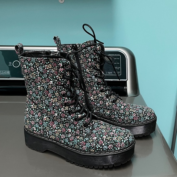 Portland Boot Company Floral Women's  Boots size 8.5 - Picture 4 of 10